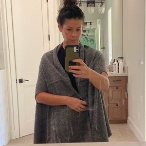 Lululemon gray shawl